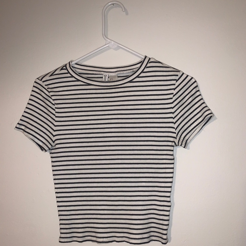 basic white and black crop top!